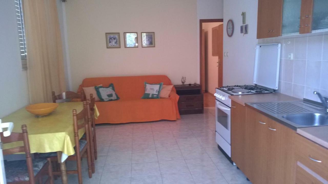 Apartments With A Parking Space Ivan Dolac, Hvar - 15784 Exterior foto